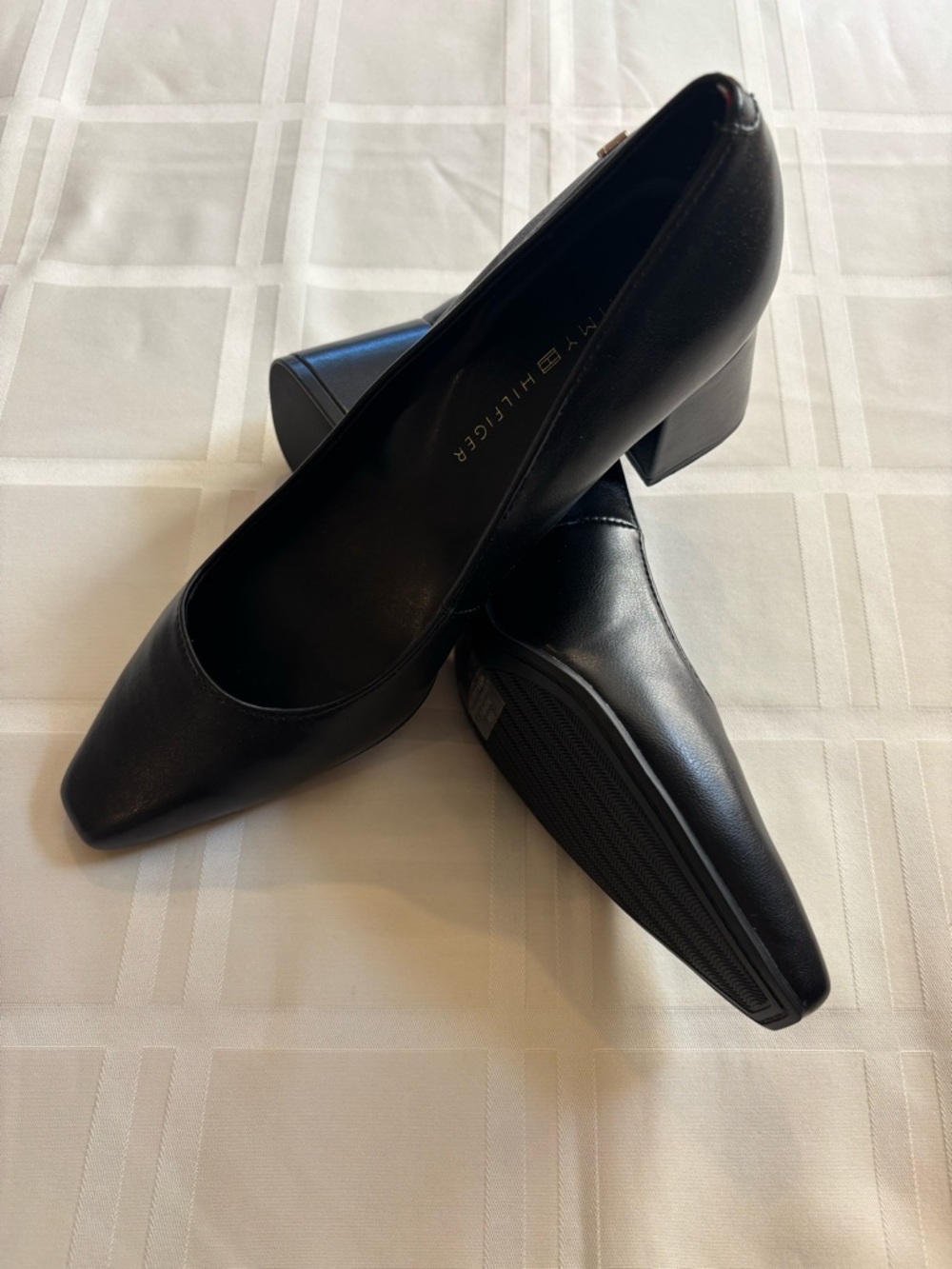 Tommy Hilfiger Black Leather Square Toe Block Heel Pumps Size 6.5 Classic E242